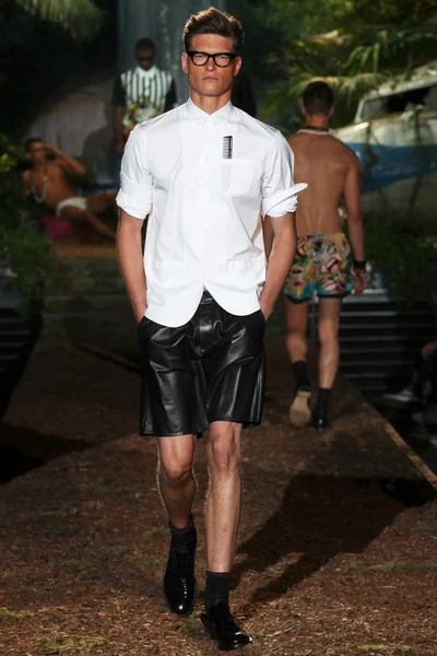 Look 30